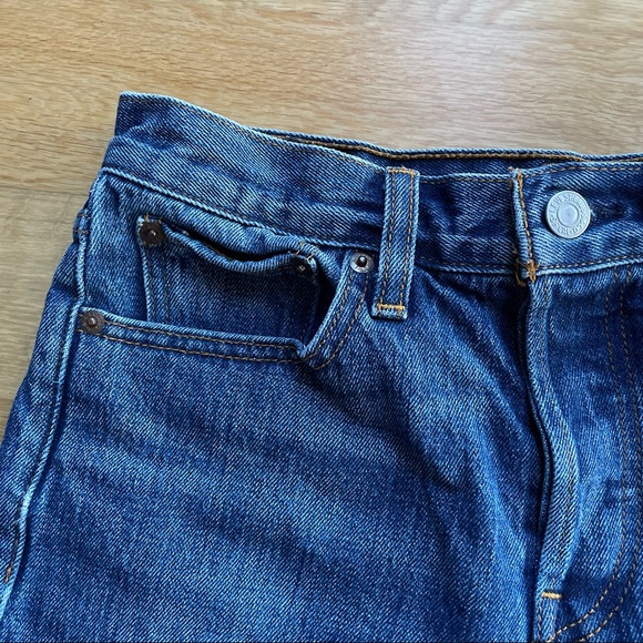 Levi's High Waisted Shorts Size 27 - Picture 3 of 12